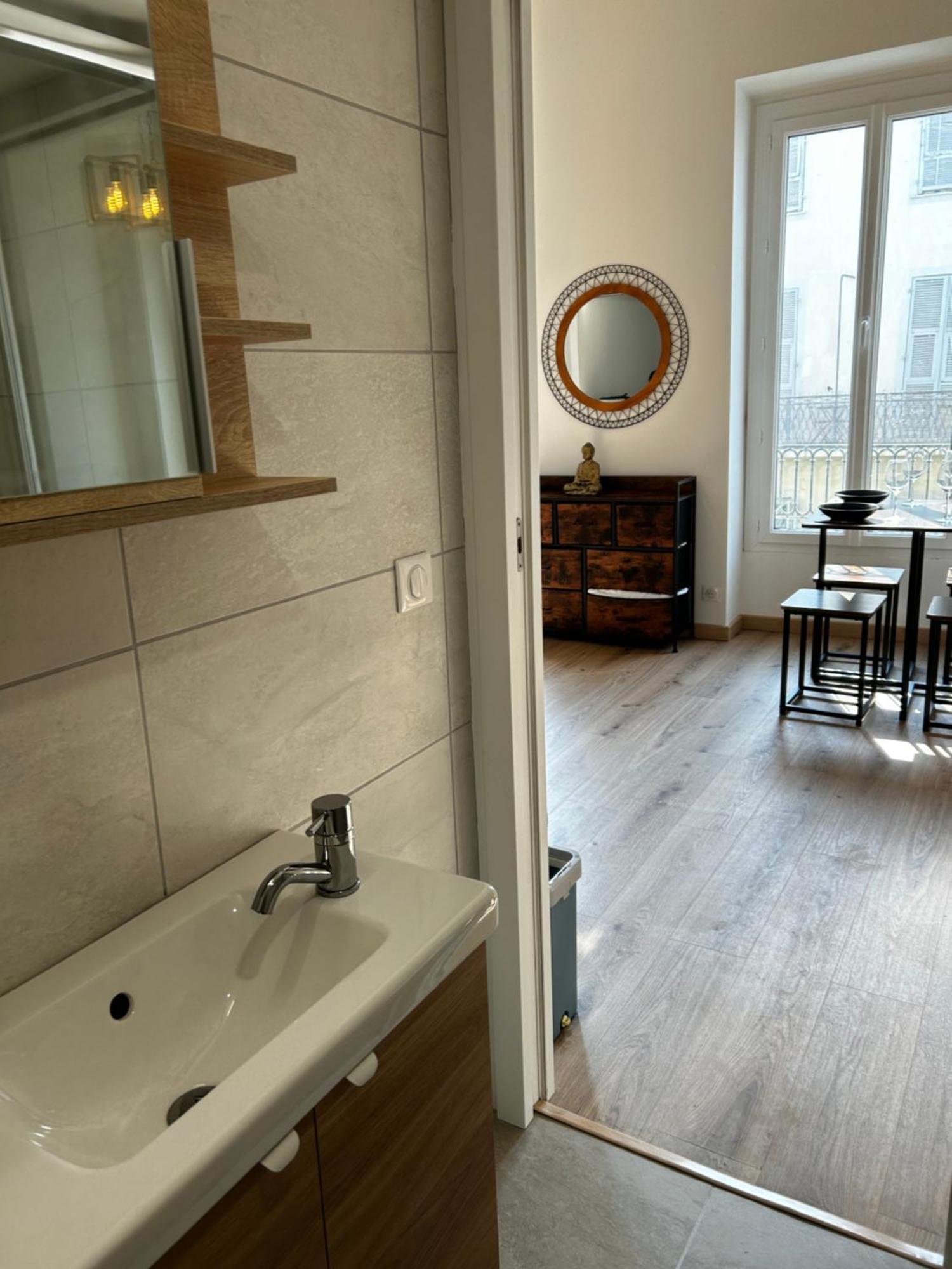 Appartamento Charmant Studio Climatise En Plein Coeur De Nizza